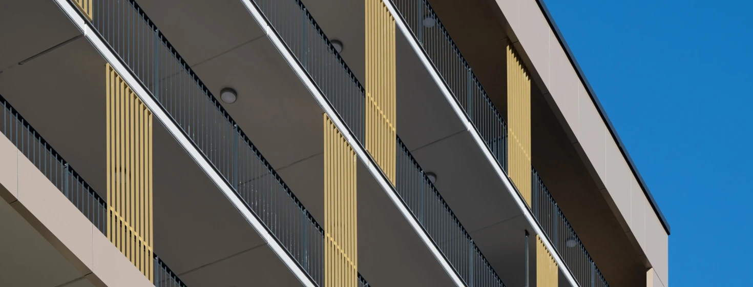 Okosotthonok nyolc emeleten, innovatív megoldásokkal