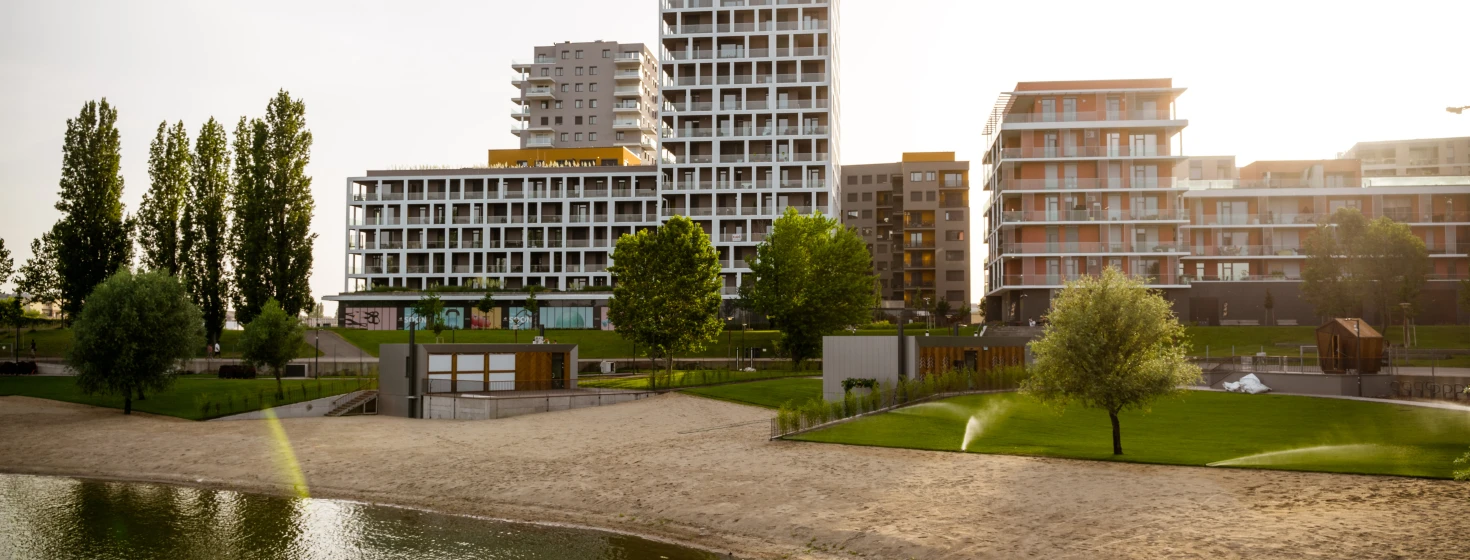 Tengerparti hangulatú, homokos strand nyílik a BudaParton