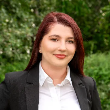 Dóra Huszanyik 